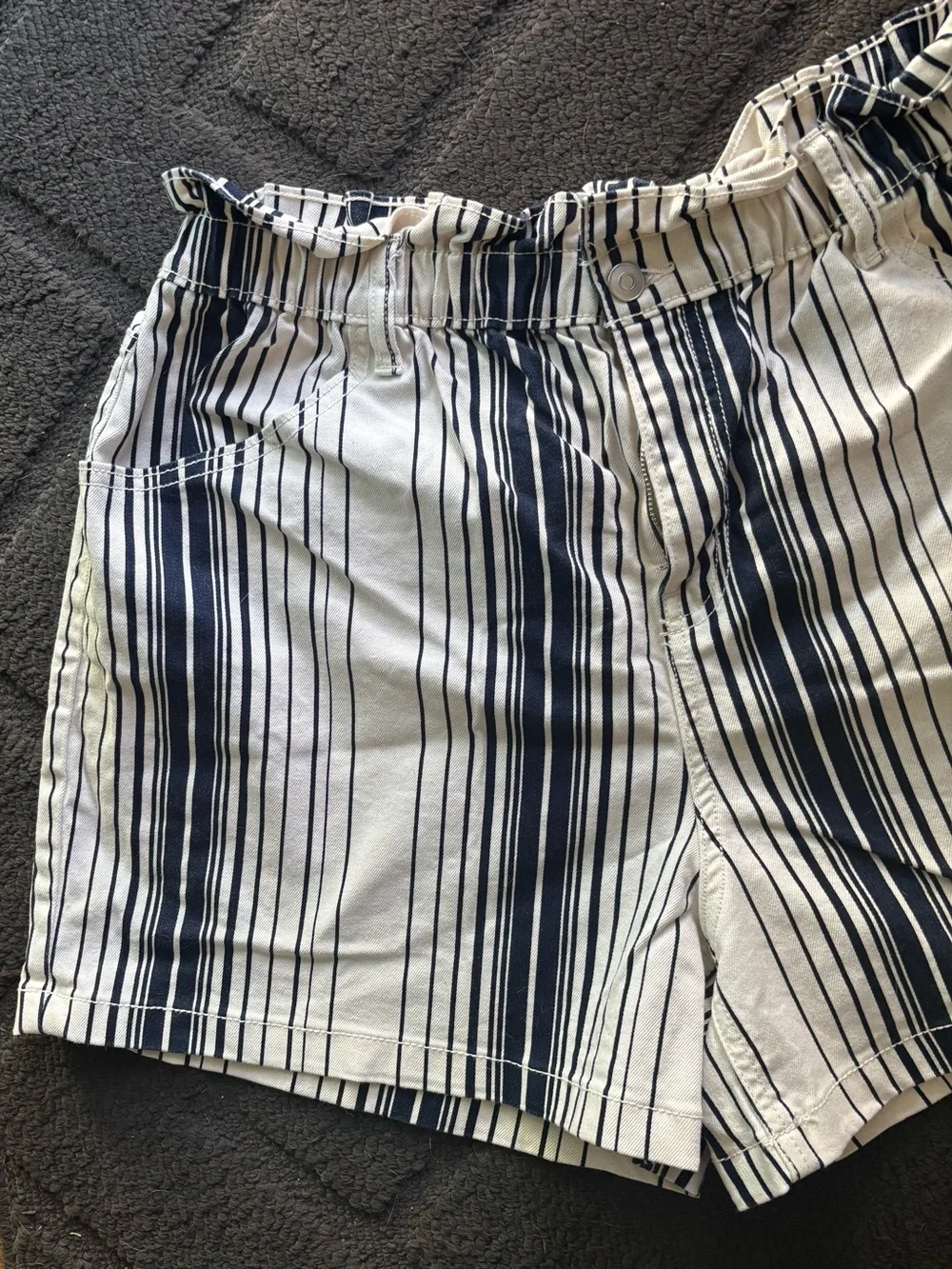 Time and Tru White Shorts Navy Vertical Candy Stripes Elastic Waistband Summer